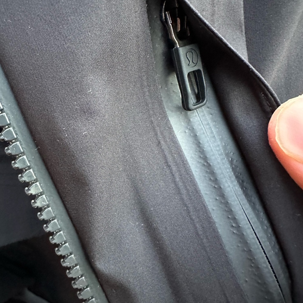 Lululemon Outpour Shell Jacket - Picture 4 of 11